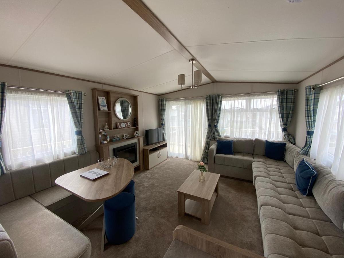 Palm Grove 182 - Pet Friendly, Wifi, Close To Beach And Clubhouse - Golden Palm Resort - Meadow Lakes Caravan & Lodge Hire Skegness Exterior photo